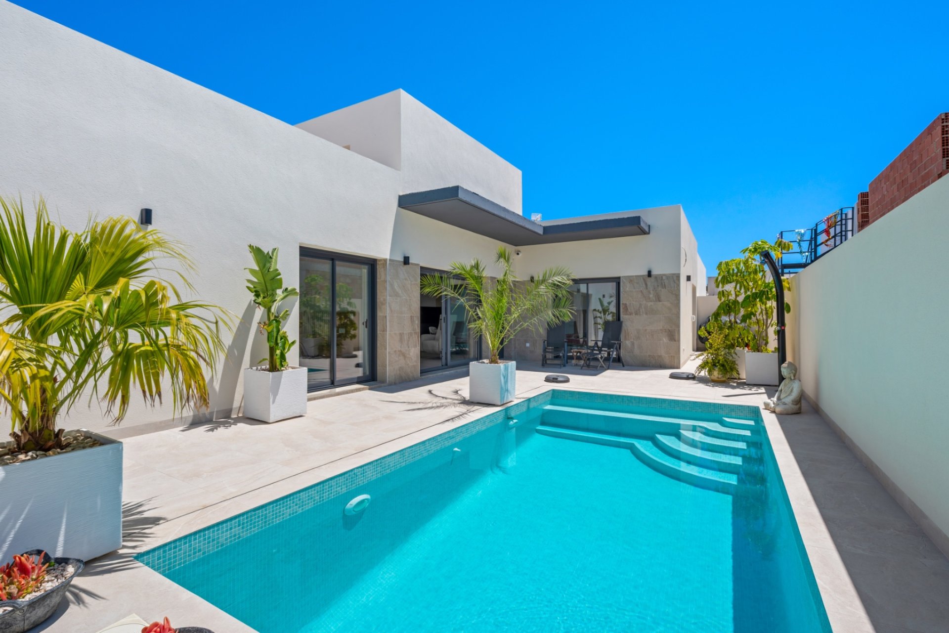 Herverkoop - 3 Detached Villas - Daya Nueva