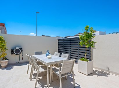 3 Detached Villas · Herverkoop - Daya Nueva · Alicante · Spanje