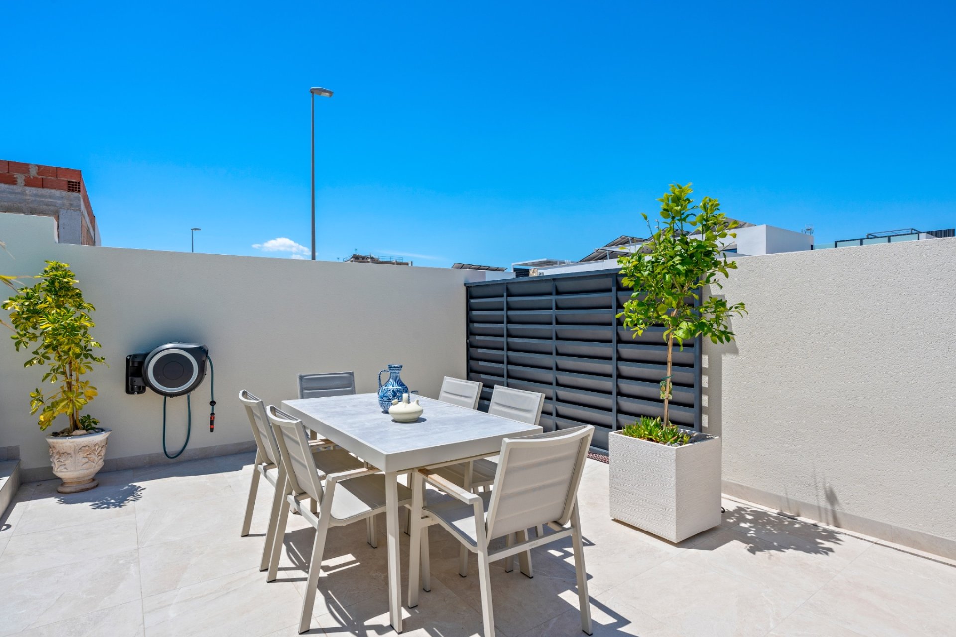 Herverkoop - 3 Detached Villas - Daya Nueva