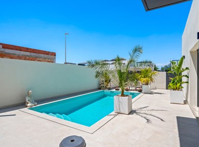 3 Detached Villas · Herverkoop - Daya Nueva · Alicante · Spanje