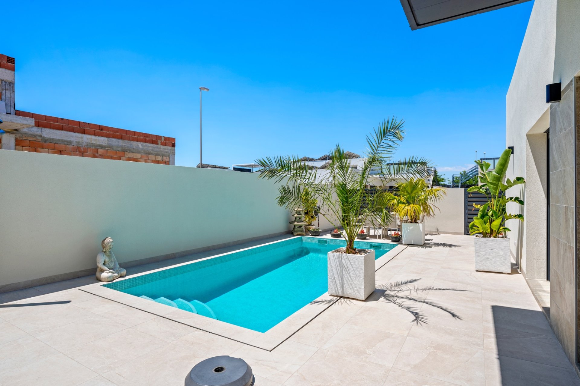 Herverkoop - 3 Detached Villas - Daya Nueva