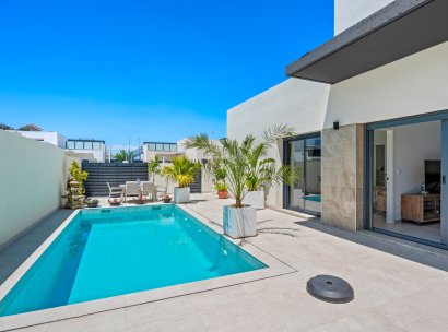 3 Detached Villas · Herverkoop - Daya Nueva · Alicante · Spanje