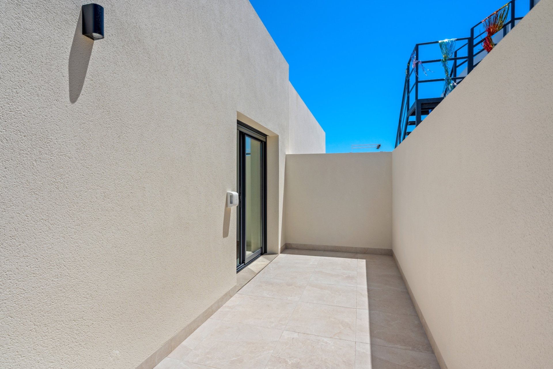 Herverkoop - 3 Detached Villas - Daya Nueva