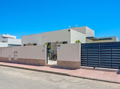 3 Detached Villas · Herverkoop - Daya Nueva · Alicante · Spanje