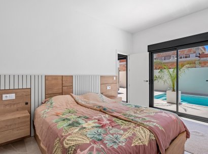 3 Detached Villas · Herverkoop - Daya Nueva · Alicante · Spanje