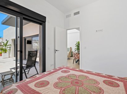 3 Detached Villas · Herverkoop - Daya Nueva · Alicante · Spanje