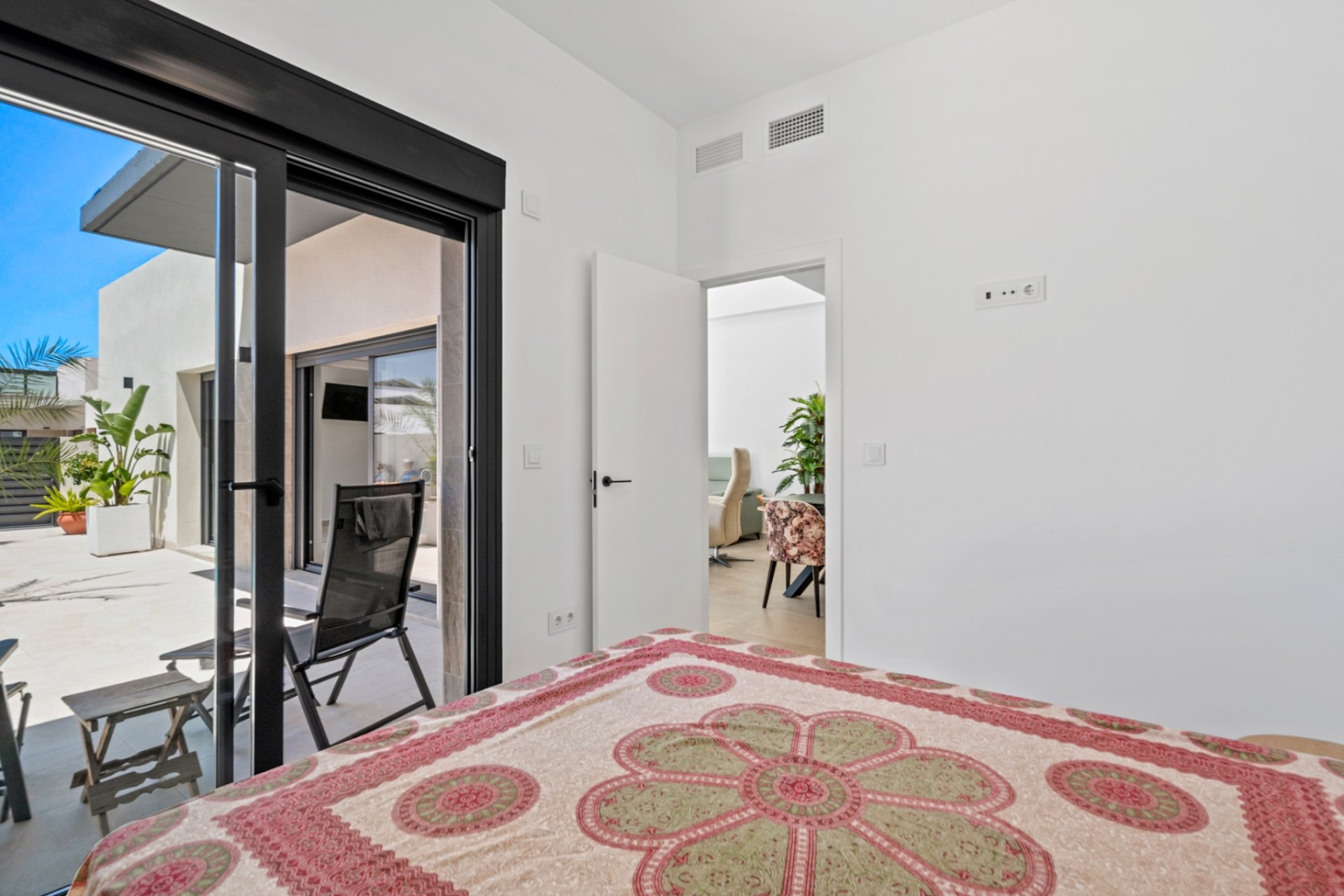 Herverkoop - 3 Detached Villas - Daya Nueva