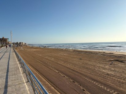 Appartement · Herverkoop - Torrevieja · La Mata · Alicante · Spanje