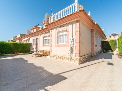 Villa · Herverkoop - Orihuela Costa · Punta Prima · Alicante · Spanje