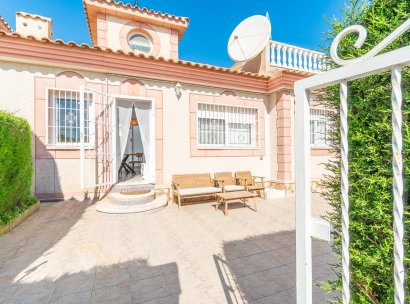 Villa · Herverkoop - Orihuela Costa · Punta Prima · Alicante · Spanje
