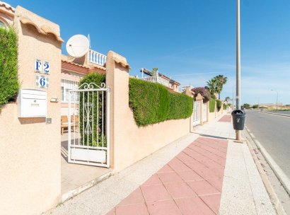 Villa · Herverkoop - Orihuela Costa · Punta Prima · Alicante · Spanje
