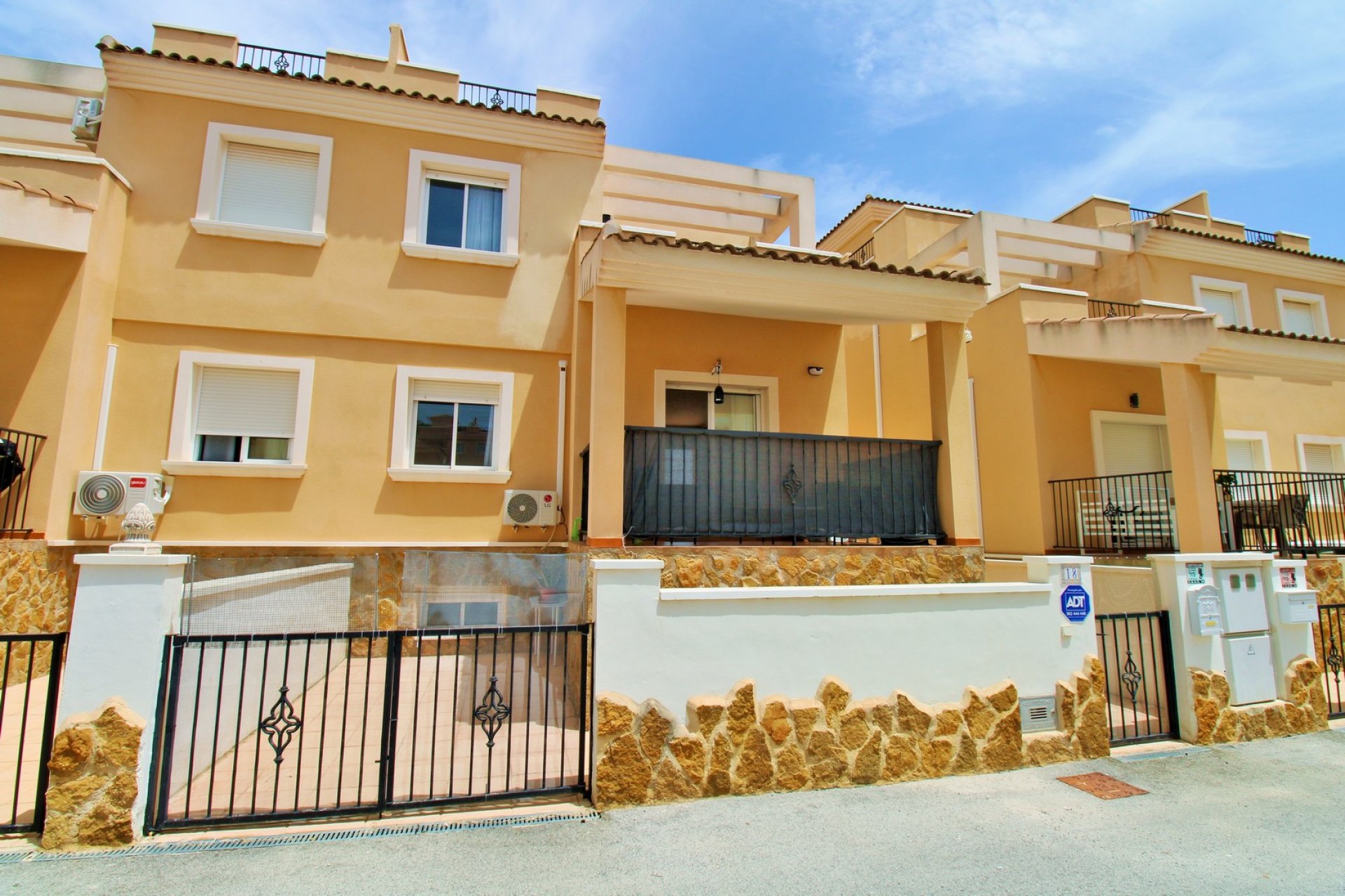 Reventa - Adosado - San Miguel de Salinas