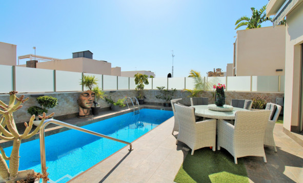 Herverkoop - 3. Halfvrijstaand huis - Villamartin - Costa Blanca Zuid