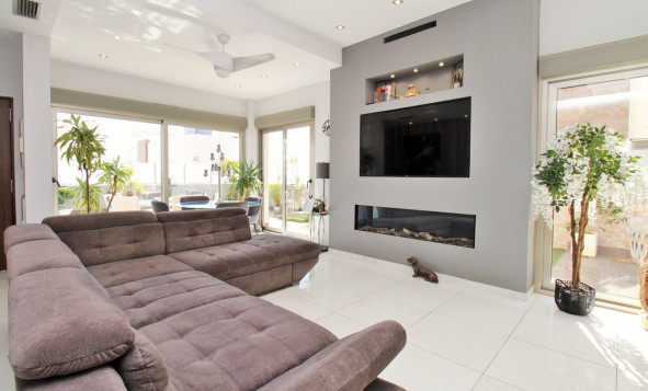 Herverkoop - 3. Halfvrijstaand huis - Villamartin - Costa Blanca Zuid