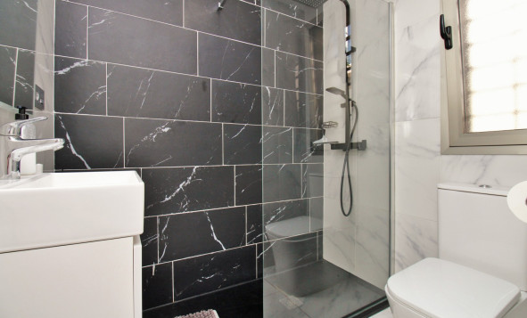 Herverkoop - 3. Halfvrijstaand huis - Villamartin - Costa Blanca Zuid