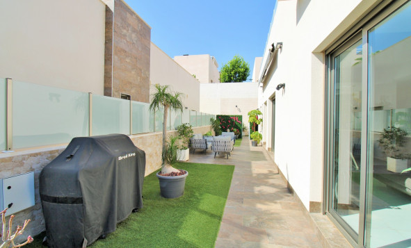 Herverkoop - 3. Halfvrijstaand huis - Villamartin - Costa Blanca Zuid