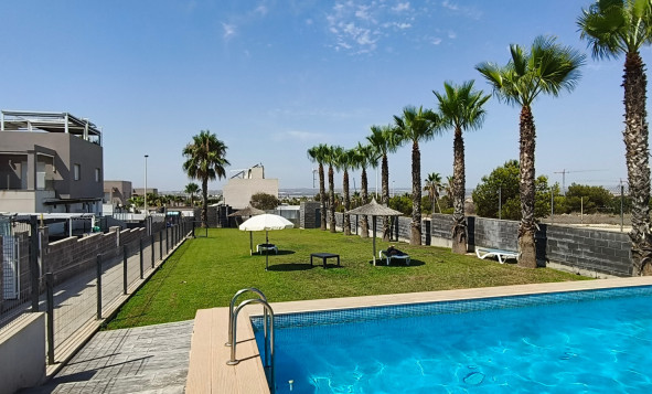 Herverkoop - 4. Halfvrijstaande villa - Torrevieja - Costa Blanca Zuid