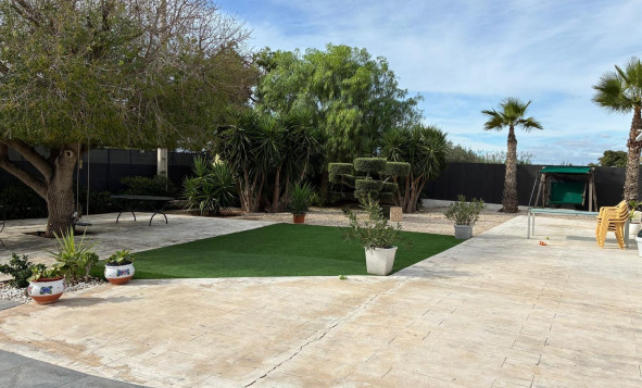 Herverkoop - 3. Halfvrijstaand huis - Crevillente - Costa Blanca Zuid