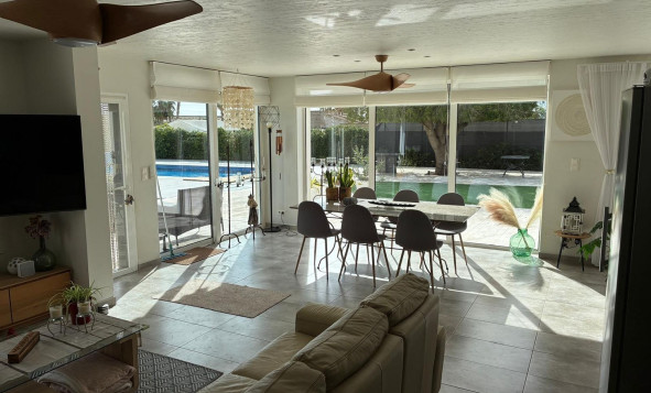 Herverkoop - 3. Halfvrijstaand huis - Crevillente - Costa Blanca Zuid