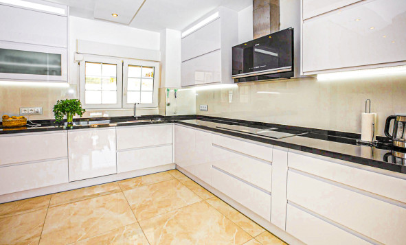 Herverkoop - 3. Halfvrijstaand huis - La Zenia - Costa Blanca Zuid