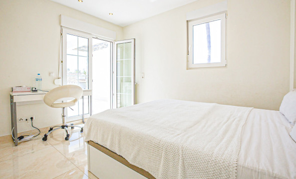 Herverkoop - 3. Halfvrijstaand huis - La Zenia - Costa Blanca Zuid