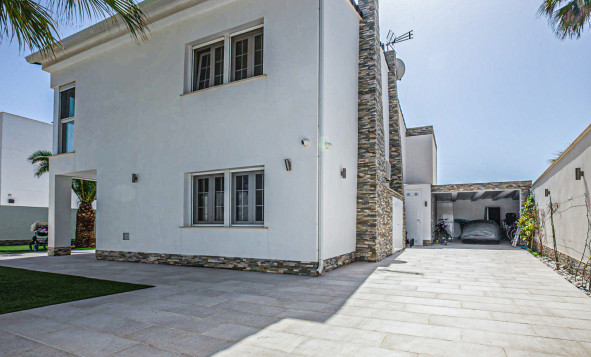 Herverkoop - 3. Halfvrijstaand huis - La Zenia - Costa Blanca Zuid