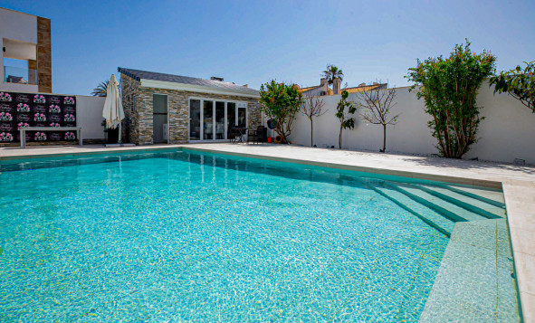 Herverkoop - 3. Halfvrijstaand huis - La Zenia - Costa Blanca Zuid