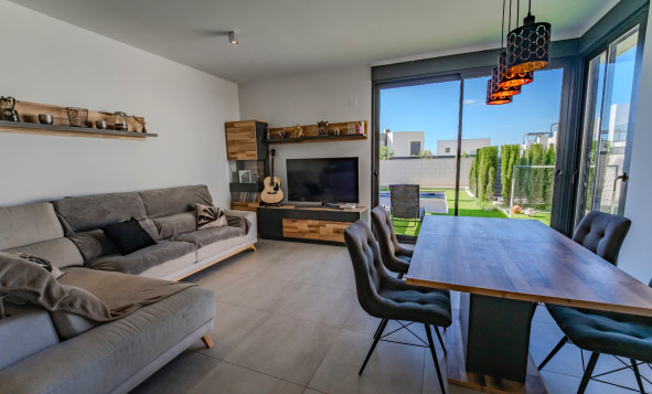 Herverkoop - 4. Halfvrijstaande villa - Benijofar - Costa Blanca Zuid