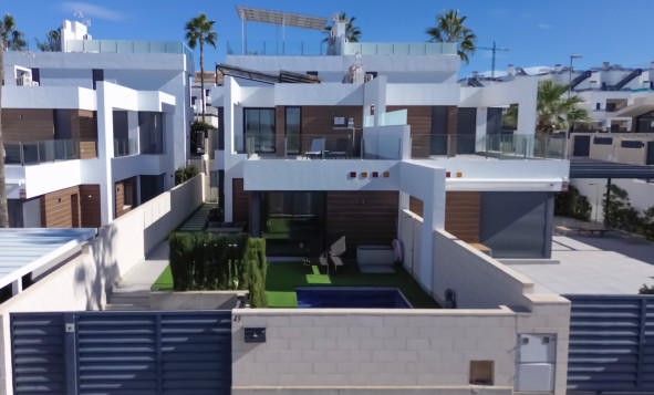 Herverkoop - 4. Halfvrijstaande villa - Benijofar - Costa Blanca Zuid