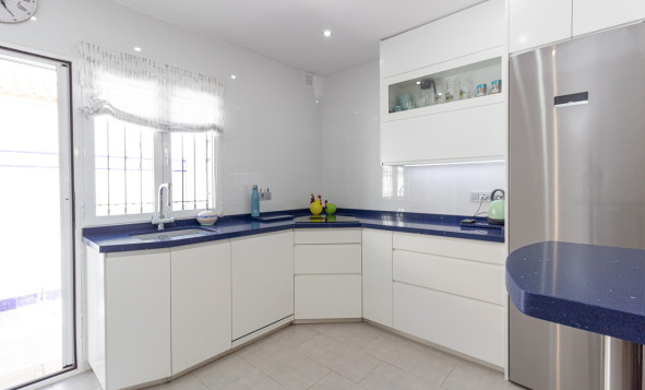 Herverkoop - 4. Halfvrijstaande villa - La Zenia - Costa Blanca Zuid