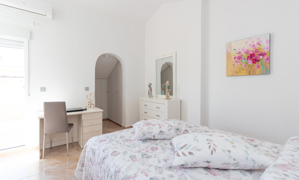 Herverkoop - 4. Halfvrijstaande villa - La Zenia - Costa Blanca Zuid