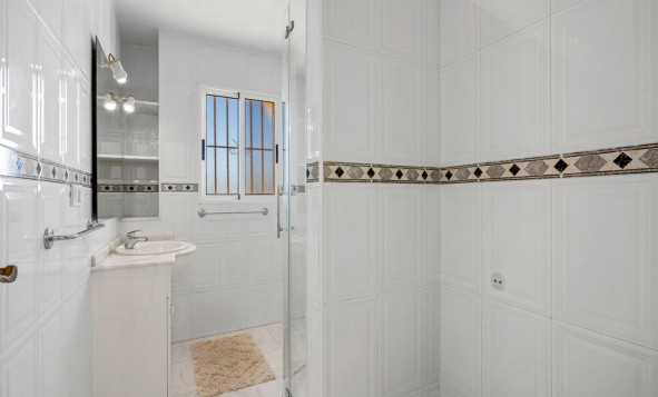 Herverkoop - 4. Halfvrijstaande villa - Benijofar - Costa Blanca Zuid