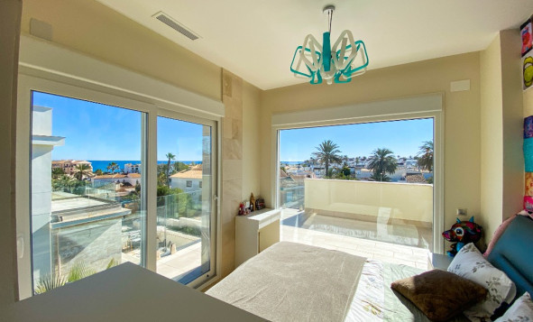 Herverkoop - 3. Halfvrijstaand huis - La Zenia - Costa Blanca Zuid