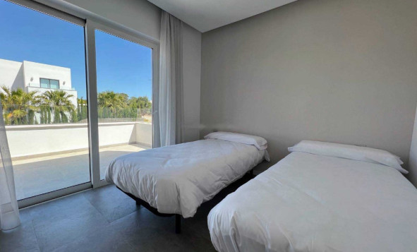 Herverkoop - 3. Halfvrijstaand huis - Las Colinas Golf and Country Club - Costa Blanca Zuid