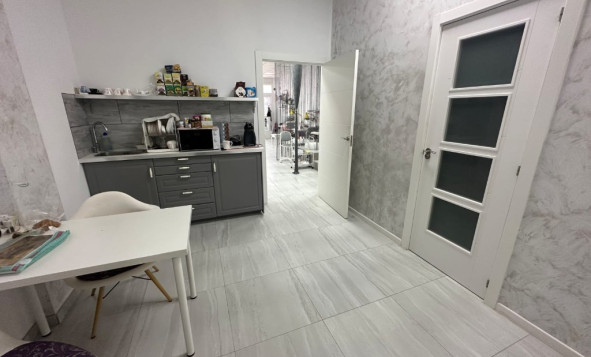 Reventa - Propiedades comerciales - La Zenia - Costa Blanca Sur