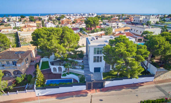 Herverkoop - 3. Halfvrijstaand huis - Los Balcones - Costa Blanca Zuid