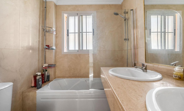 Herverkoop - 3. Halfvrijstaand huis - Villamartin - Costa Blanca Zuid