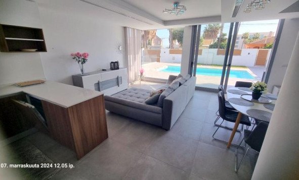 Herverkoop - 3. Halfvrijstaand huis - Los Balcones - Costa Blanca Zuid