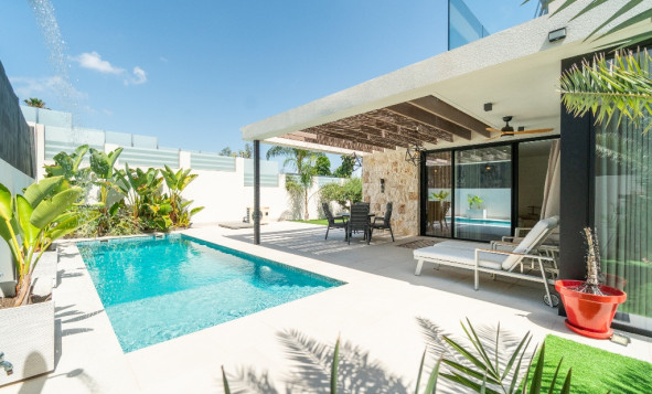 Herverkoop - 3. Halfvrijstaand huis - Los Balcones - Costa Blanca Zuid