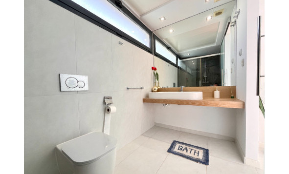 Herverkoop - 4. Halfvrijstaande villa - Los Dolses - Costa Blanca Zuid