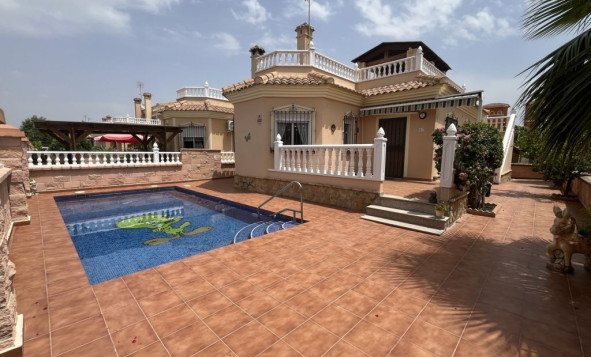 Herverkoop - 4. Halfvrijstaande villa - Almoradí - Costa Blanca Zuid