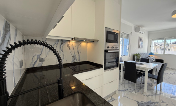 Herverkoop - 4. Halfvrijstaande villa - Torrevieja - Costa Blanca Zuid