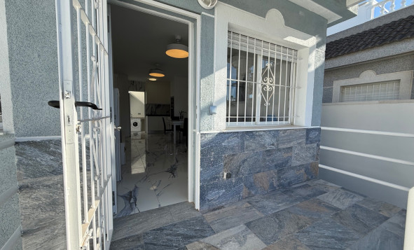 Herverkoop - 4. Halfvrijstaande villa - Torrevieja - Costa Blanca Zuid