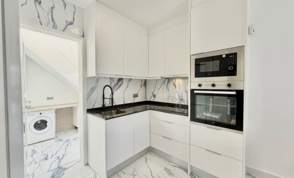 Herverkoop - 4. Halfvrijstaande villa - Torrevieja - Costa Blanca Zuid