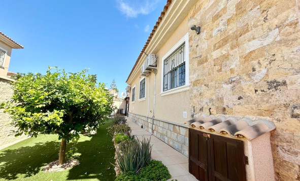 Resale - 3. Semi-detached house - Torrevieja - Costa Blanca South