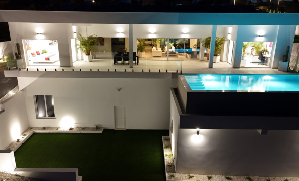 Herverkoop - 3. Halfvrijstaand huis - La Marina - Costa Blanca Noord