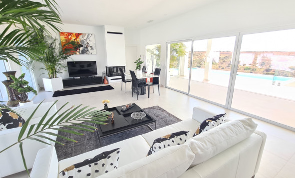 Herverkoop - 3. Halfvrijstaand huis - La Marina - Costa Blanca Noord