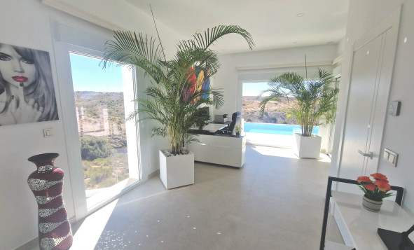 Herverkoop - 3. Halfvrijstaand huis - La Marina - Costa Blanca Noord