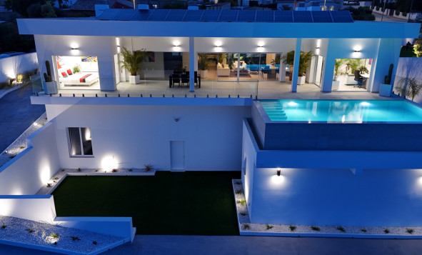 Herverkoop - 3. Halfvrijstaand huis - La Marina - Costa Blanca Noord