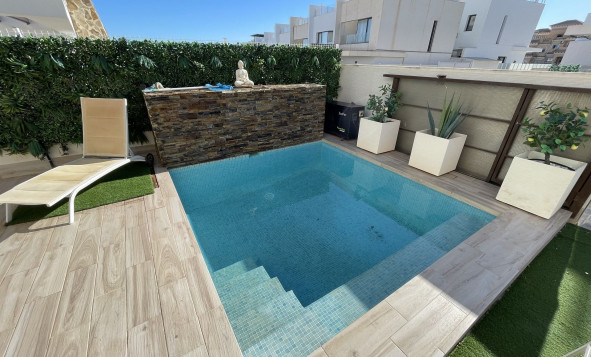 Herverkoop - 4. Halfvrijstaande villa - Villamartin - Costa Blanca Zuid